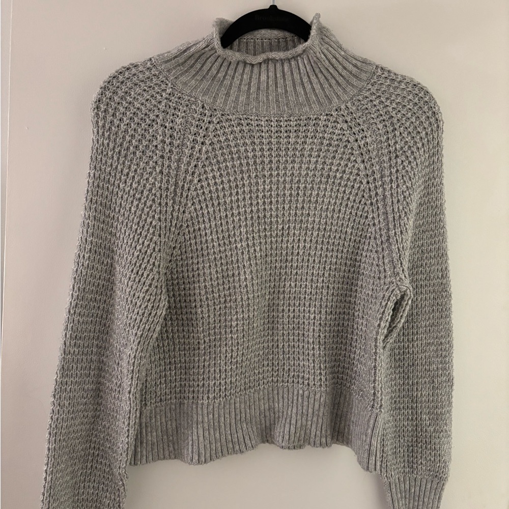 XS women’s American eagle turtle neck knit grey sweater